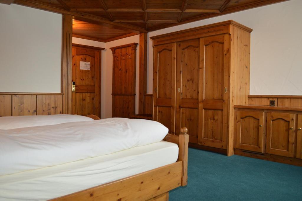 Hotel Zum Kreuz Άαραου Δωμάτιο φωτογραφία